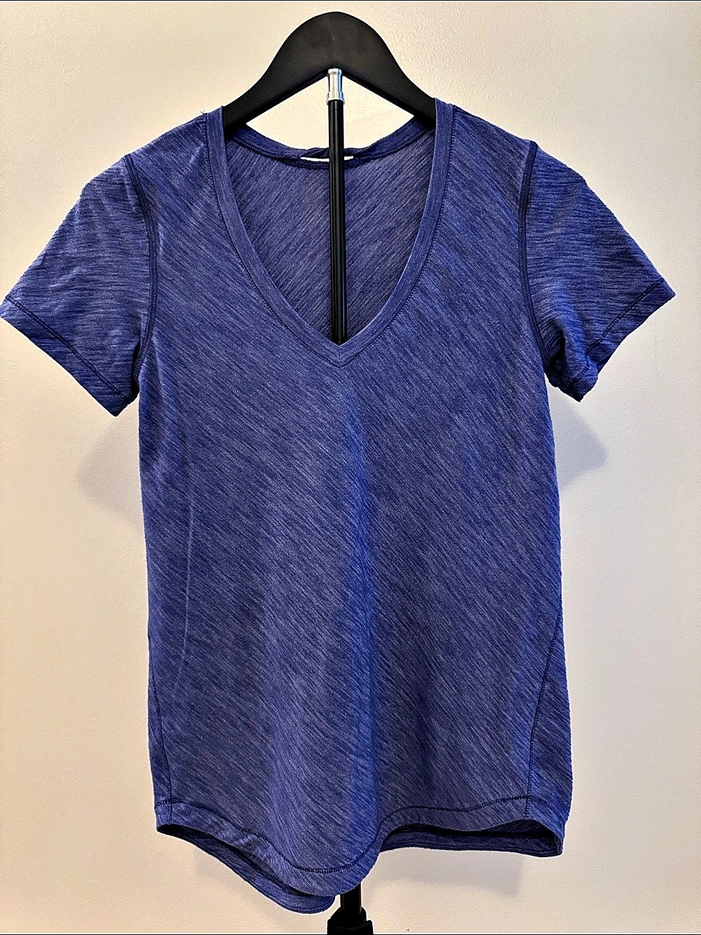Lululemon Love V-Neck T-Shirt Purple Short Sleeve Tee